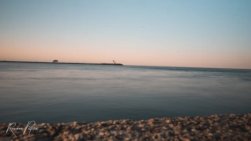 RawmanPictures - Sebastian Schiefermayr | Chioggia 2022 | Ruhige Küstenlandschaft bei Sonnenuntergang, Fotografie Strand Meer Horizont Natur.