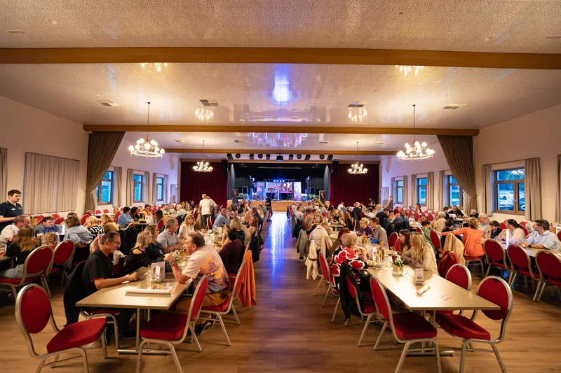 RawmanPictures - Sebastian Schiefermayr | Solong - Charity Event | Festliches Event: Elegantes Bankett mit geselligem Beisammensein in eleganter Location.