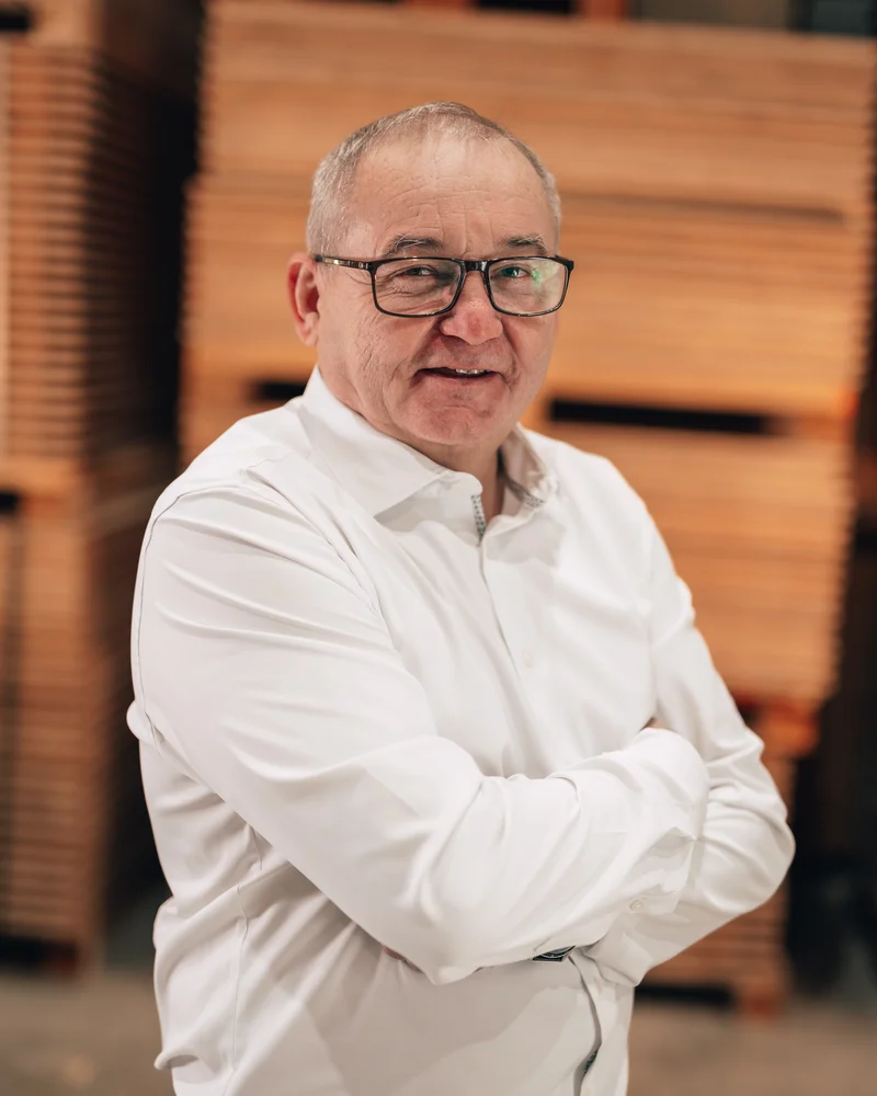 RawmanPictures - Sebastian Schiefermayr | Firmenshooting EasyBox GmbH | Porträtfotografie bei der Arbeit in industrieller Umgebung. Perfekt für Business-Profile.