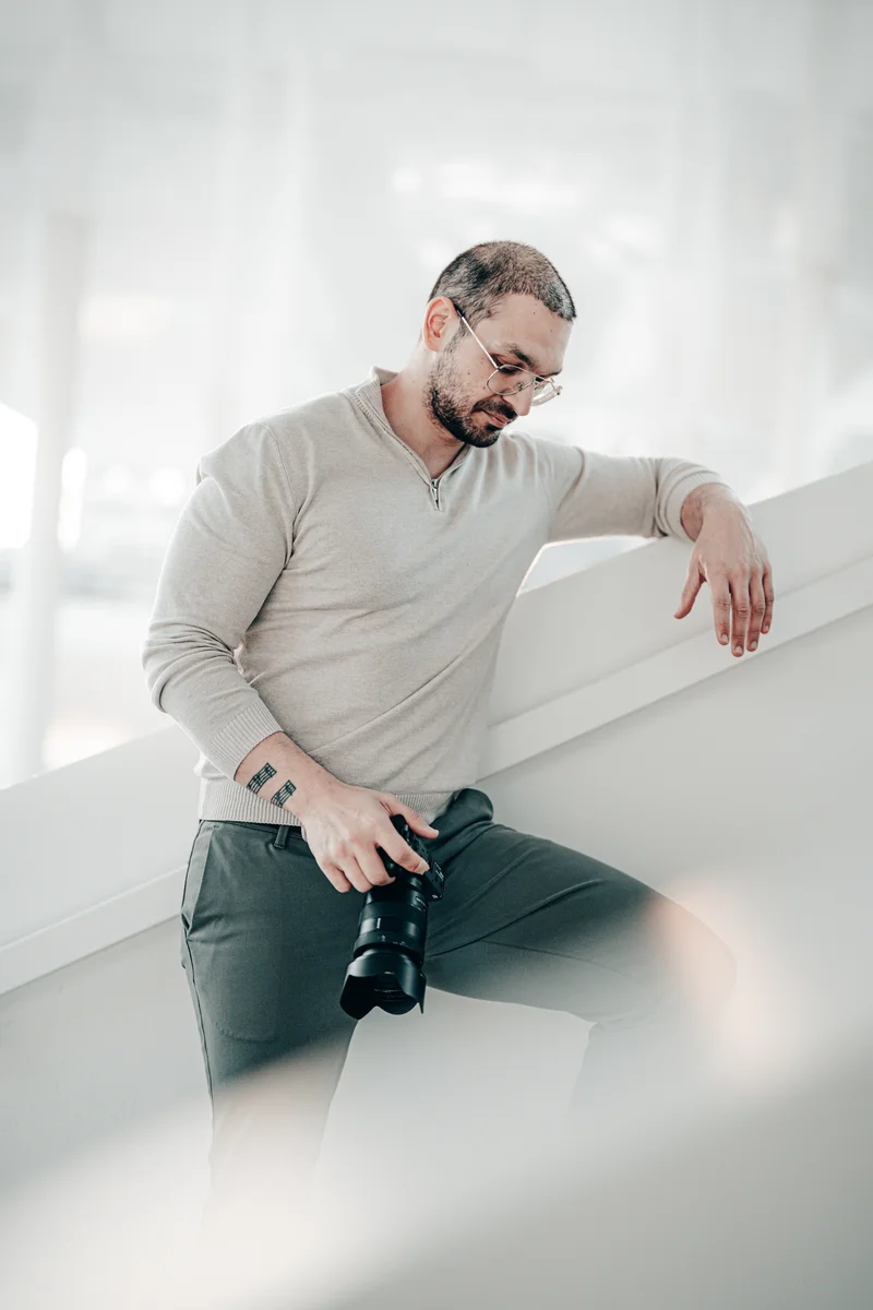 RawmanPictures - Sebastian Schiefermayr | Fotowalk Burhan | Moderne Fotografen-Portraits: Natürliche Lichtsetzung für kreative Bildgestaltung.