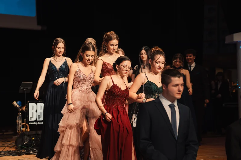 RawmanPictures - Sebastian Schiefermayr | Maturaball HTL1 | Ballabend-Fotografie: Eleganz und Mode in festlicher Atmosphäre einfangen.
