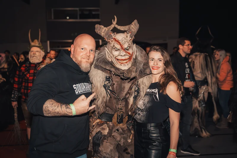 RawmanPictures - Sebastian Schiefermayr | Krampusnacht | Einzigartige Cosplay-Nachtfotografie auf Event mit fantasievollen Kostümen und begeisterten Besuchern.