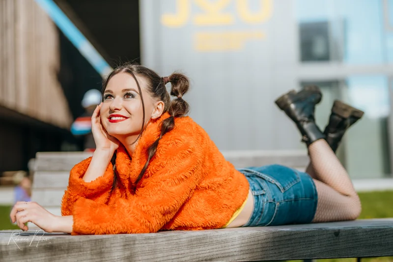 RawmanPictures - Sebastian Schiefermayr | Musikvideodreh "Flinz Asozial" | Moderne Outdoor-Porträtfotografie: Kreatives Posing und lebendige Farben. Perfekt für Fotografen.
