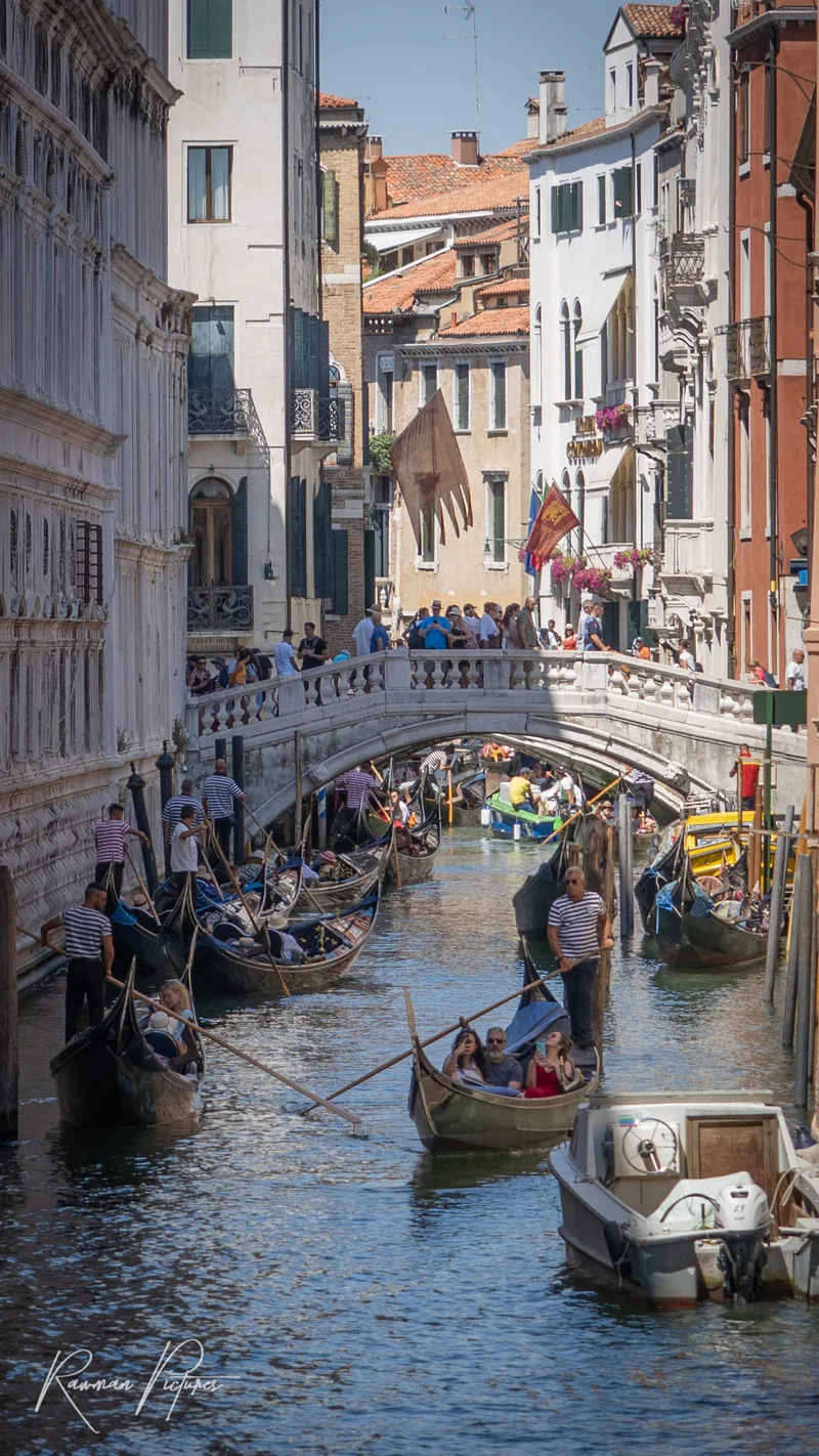RawmanPictures - Sebastian Schiefermayr | Chioggia 2022 | Venedigs malerische Kanäle: Historische Architektur und charmante Gondelfahrt erleben.