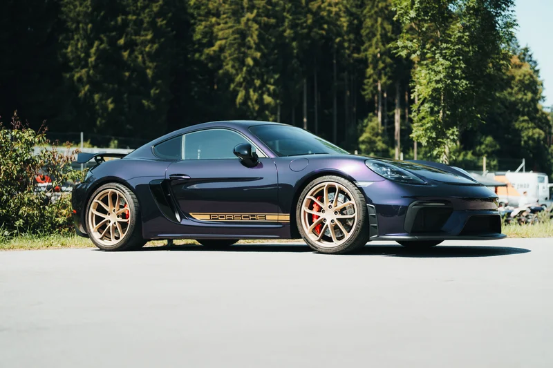 RawmanPictures - Sebastian Schiefermayr | Motortag 2026 | Luxus-Sportwagen im Freien, stilvoller Porsche, hochwertige Fahrzeugfotografie.