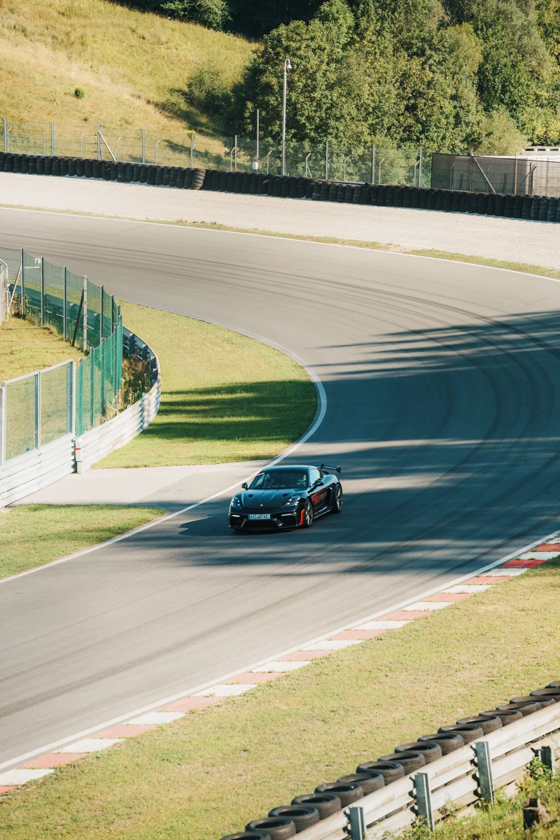 RawmanPictures - Sebastian Schiefermayr | Motortag 2026 | Sportwagen auf Rennstrecke, Kurvenfahrt, Geschwindigkeit, Performance, Motorsport Fotografie.