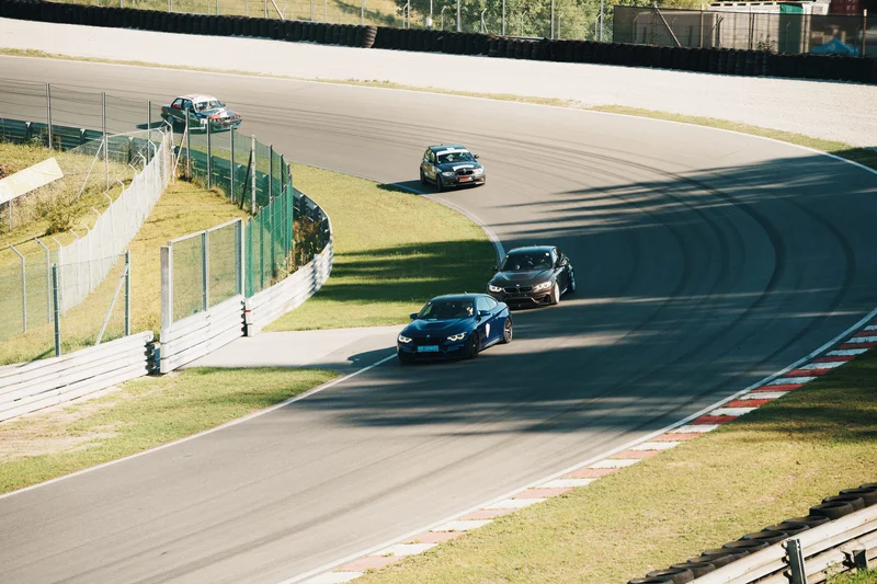 RawmanPictures - Sebastian Schiefermayr | Motortag 2026 | Rennwagen auf Rennstrecke bei Tageslicht – Motorsport, Geschwindigkeit, Actionfotografie.