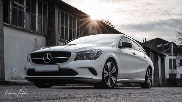 RawmanPictures - Sebastian Schiefermayr | Shooting Julian S. | Stilvolle Auto-Fotografie bei Sonnenuntergang in urbaner Umgebung. Perfekt für Kfz-Fotografen!