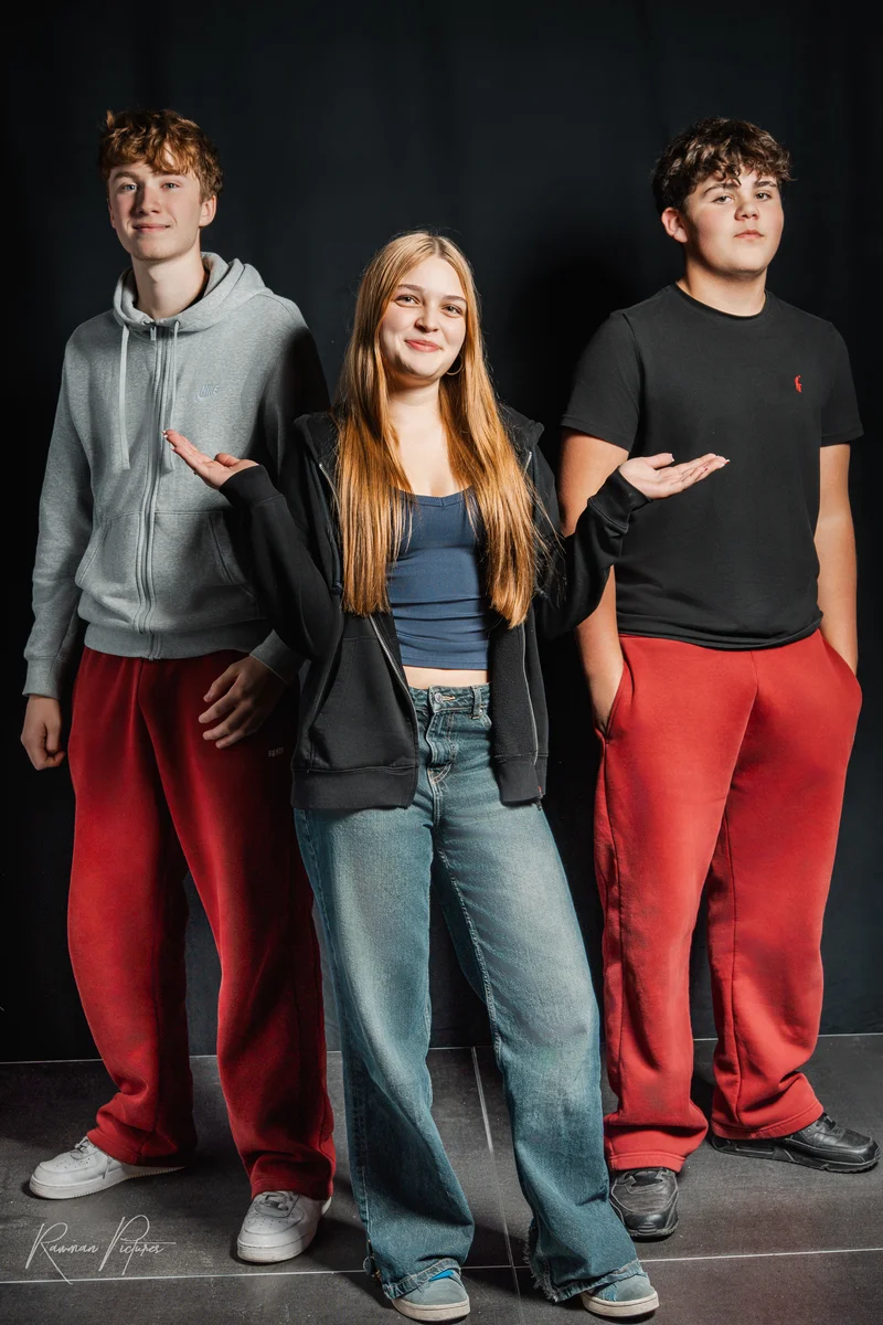 RawmanPictures - Sebastian Schiefermayr | Shooting OZON | Teenager-Porträtfotografie: Authentische Momente und emotionale Ausdrücke festgehalten.