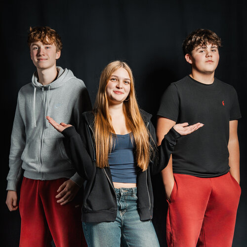 RawmanPictures - Sebastian Schiefermayr | Shooting OZON | Teenager-Porträtfotografie: Authentische Momente und emotionale Ausdrücke festgehalten.