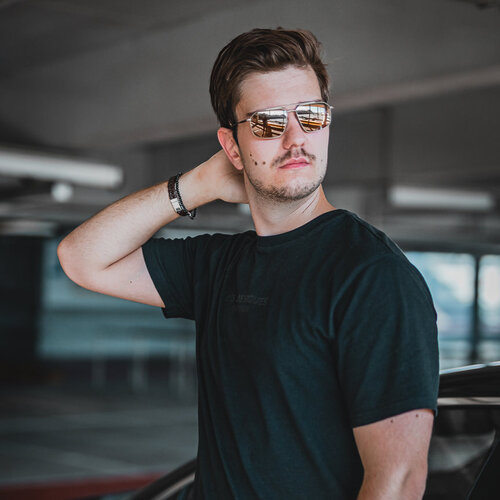 RawmanPictures - Sebastian Schiefermayr | Personal Shooting | Männermode-Porträtfotografie im urbanen Stil für moderne Fotografen.