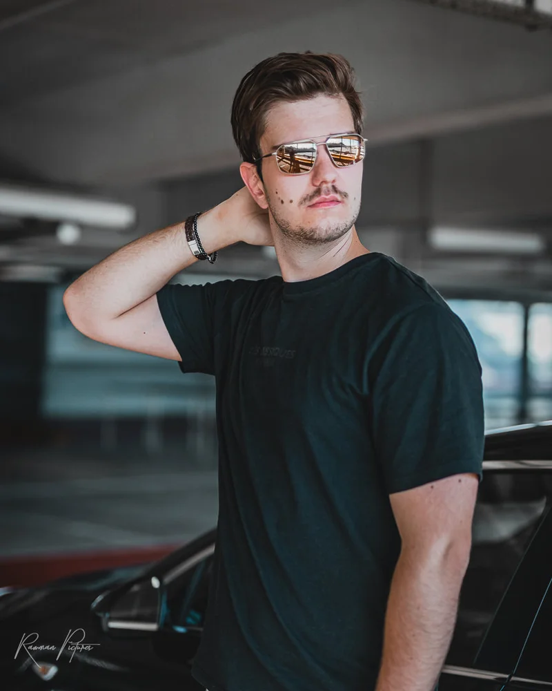 RawmanPictures - Sebastian Schiefermayr | Personal Shooting | Männermode-Porträtfotografie im urbanen Stil für moderne Fotografen.