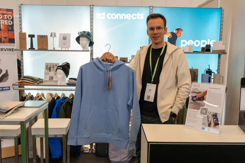 RawmanPictures - Sebastian Schiefermayr | Marke[ding] Wels | Messefotografie, Mode-Display, Hoodie-Präsentation, Bekleidungsausstellung, Produktpräsentation.