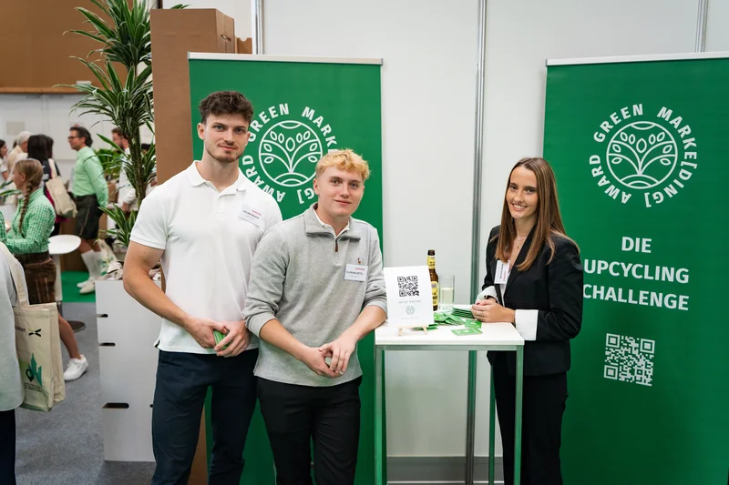 RawmanPictures - Sebastian Schiefermayr | Marke[ding] Wels | Menschen auf Messe: Nachhaltigkeit, Upcycling, Networking. Veranstaltung, Unternehmenswerbung.