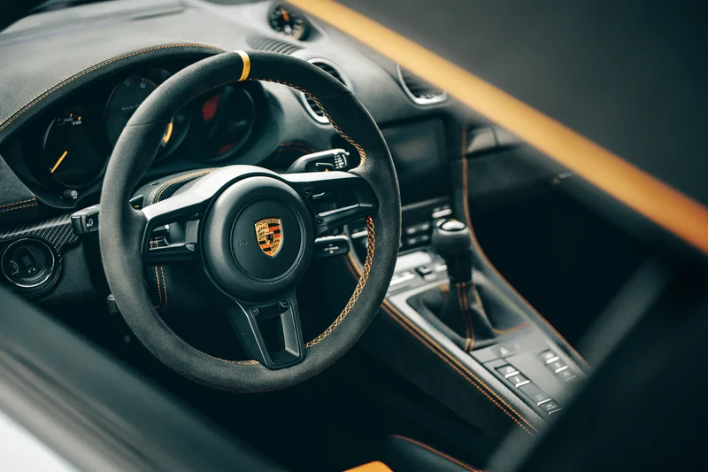 RawmanPictures - Sebastian Schiefermayr | Motortag Salzburg 2025 | Luxusauto-Innenraumfotografie: Elegante Designs und hochwertige Details im Mittelpunkt.