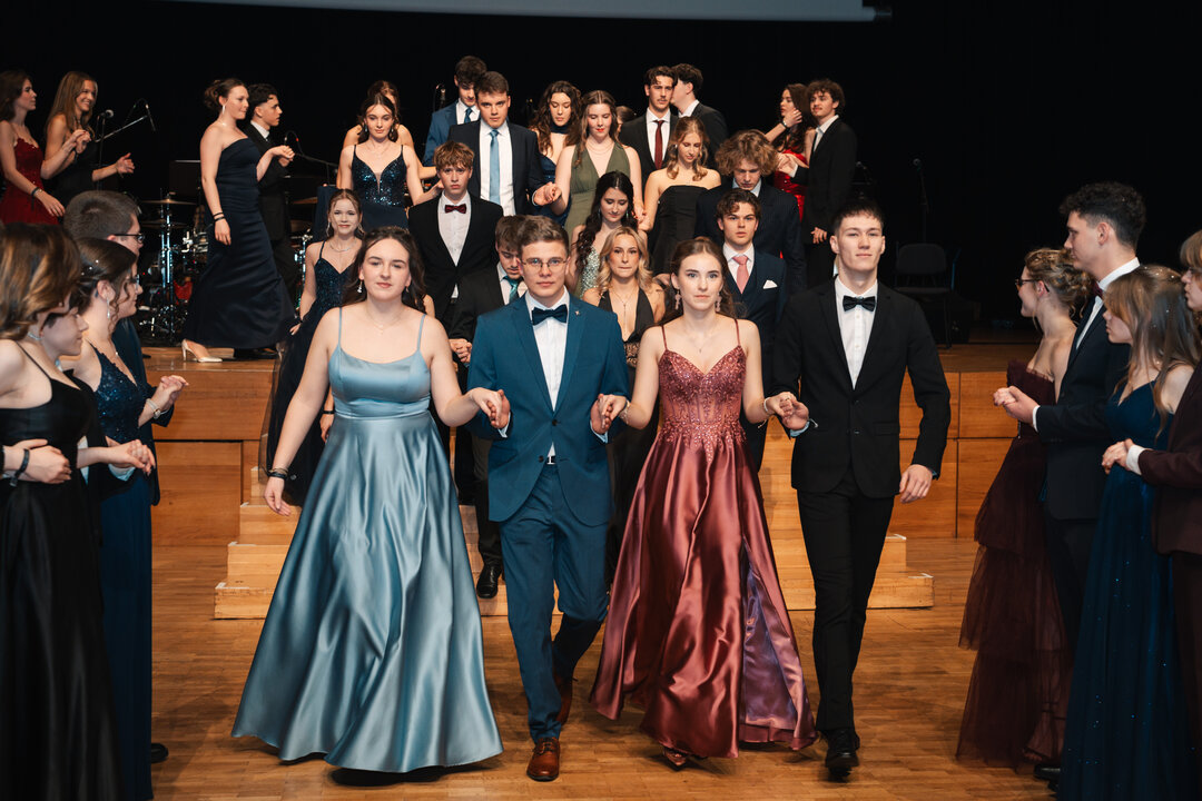 RawmanPictures - Sebastian Schiefermayr | Maturaball HTL1 | Eleganter Abschlussball mit stilvollen Abendkleidern und Anzügen für unvergessliche Fotomomente.