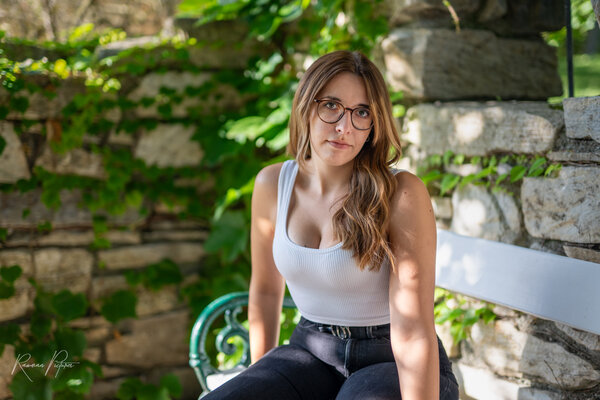 RawmanPictures - Sebastian Schiefermayr | Shooting Sophie N. | Porträtfotografie im Grünen: Natürliche Schönheit in entspannter Umgebung einfangen.