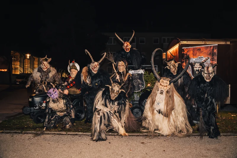 RawmanPictures - Sebastian Schiefermayr | Krampusnacht | Gruselige Krampus-Kostüme bei Nacht – traditionelles Fest in Europa, eindrucksvolle Fotografie.