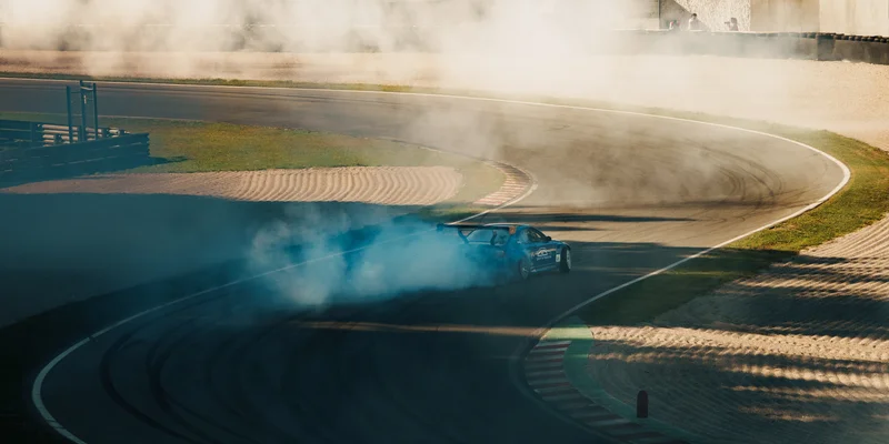 RawmanPictures - Sebastian Schiefermayr | Motortag 2026 | Motorsport Fotografie: Mitreißender Drift auf der Rennstrecke in actiongeladenem Ambiente.