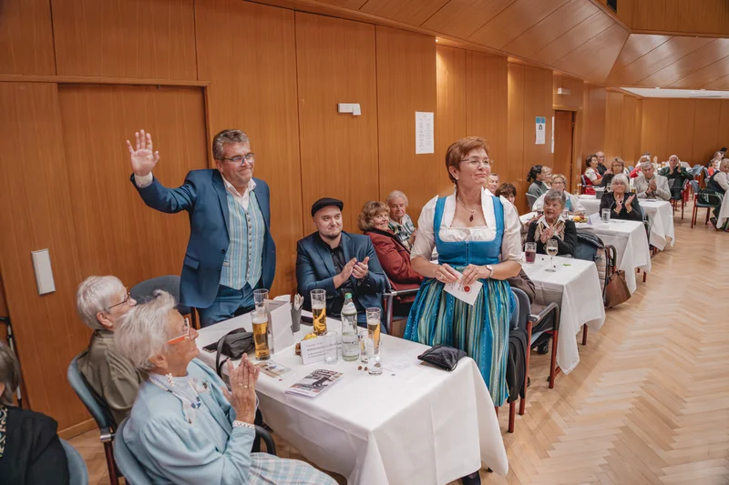 RawmanPictures - Sebastian Schiefermayr | Volkstanzfest | Festliche Veranstaltung in traditioneller Tracht, gesellige Runde in elegantem Ambiente.