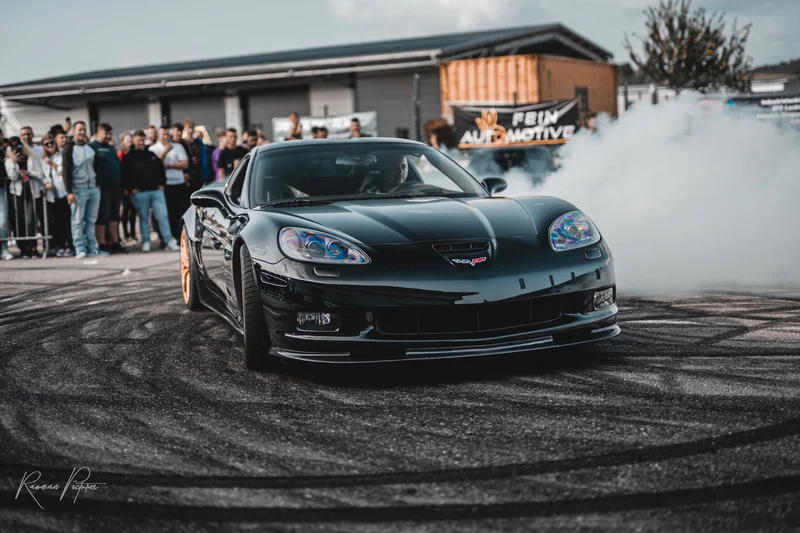 RawmanPictures - Sebastian Schiefermayr | Russnsoda Summer Closing | Sportwagen Drift-Event-Fotografie: Dynamik und Geschwindigkeit im Bild eingefangen.