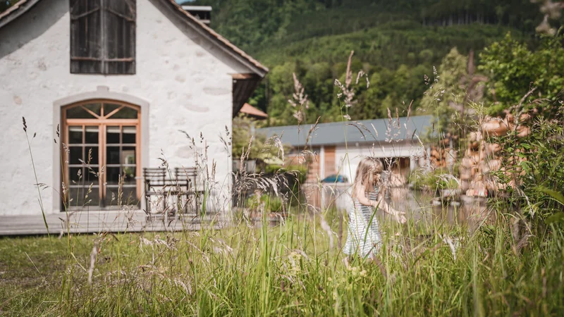 RawmanPictures - Sebastian Schiefermayr | Sägewerk Löberbauer | Haus im Grünen: Rustikale Landschaftsfotografie, Naturidylle, Landhaus, kreative Fotokunst.