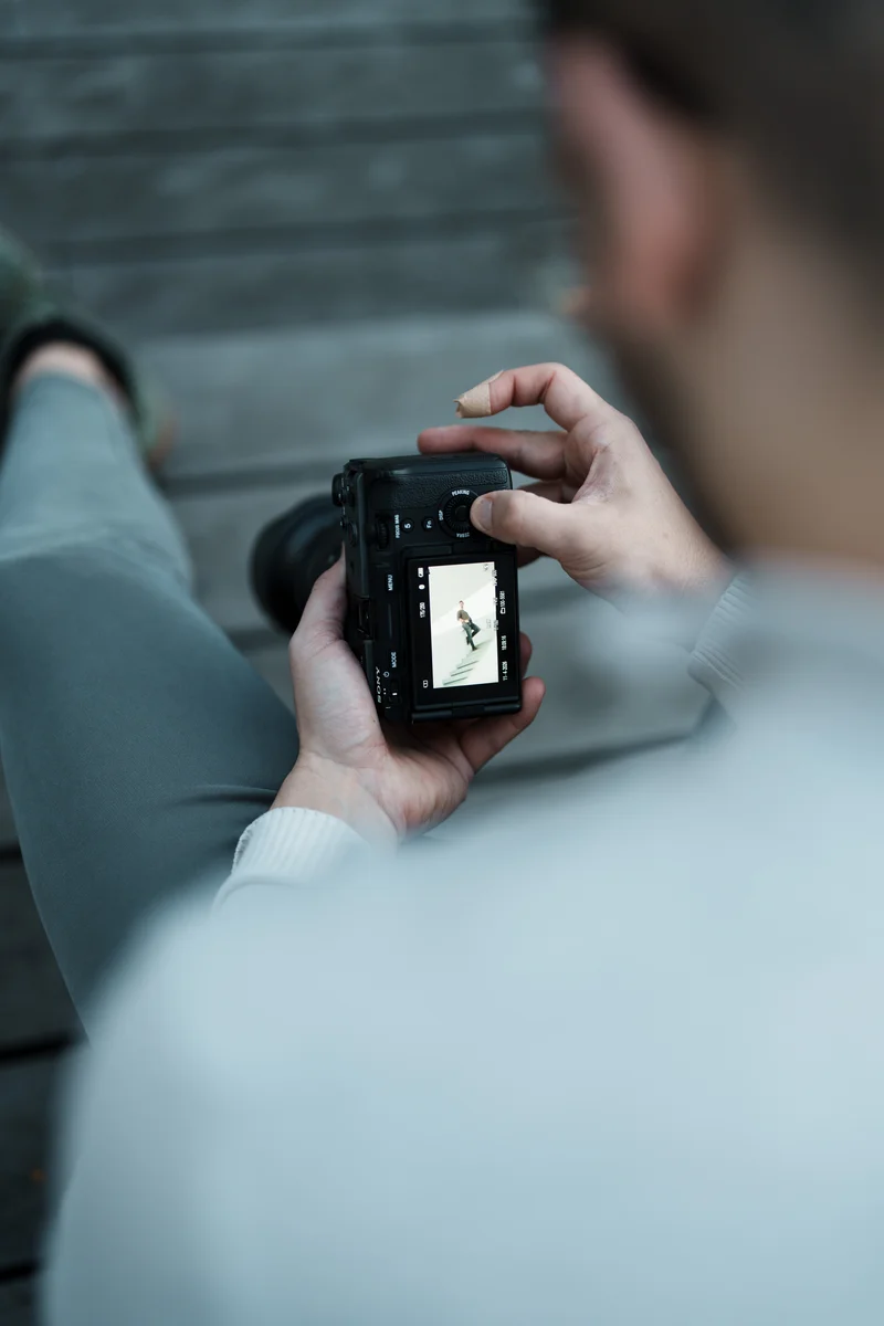 RawmanPictures - Sebastian Schiefermayr | Fotowalk Burhan | Fotografie Kameraansicht: Bildbearbeitung und perfekte Perspektiven für kreative Aufnahmen.