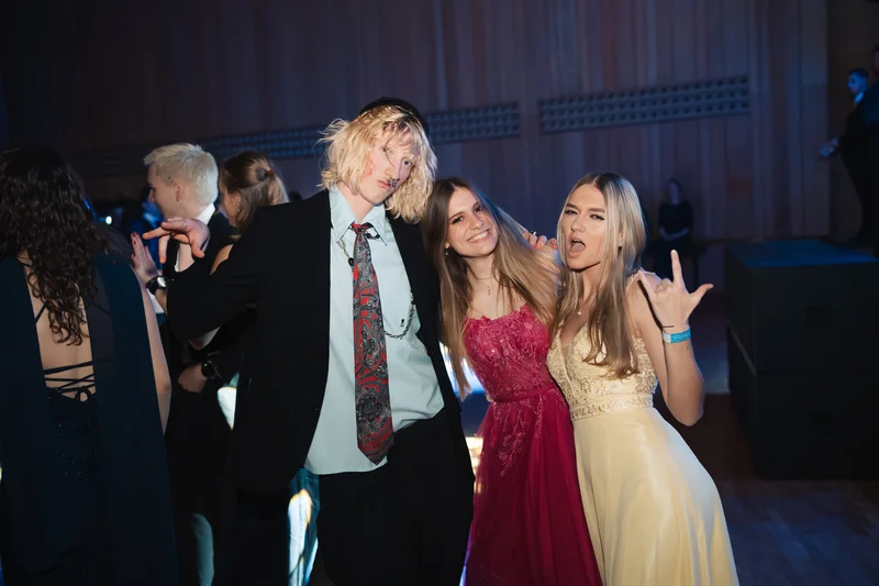 RawmanPictures - Sebastian Schiefermayr | Maturaball HTL1 | Junge Erwachsene feiern stilvoll bei einer Tanzveranstaltung. Eventfotografie, Partyspaß.