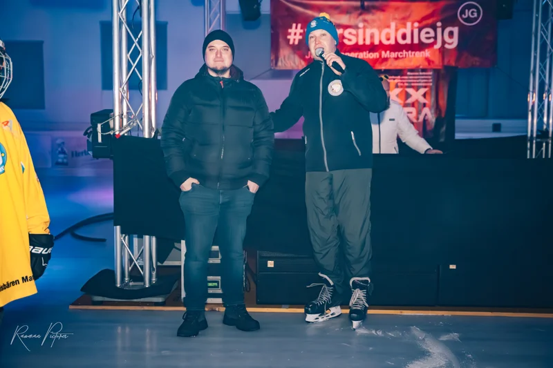 RawmanPictures - Sebastian Schiefermayr | Eisdisco Saisonfinale 2024 | Eisbahn-Eventfotografie: Party-Atmosphäre auf dem Eis, perfekte Erinnerungen eingefangen.